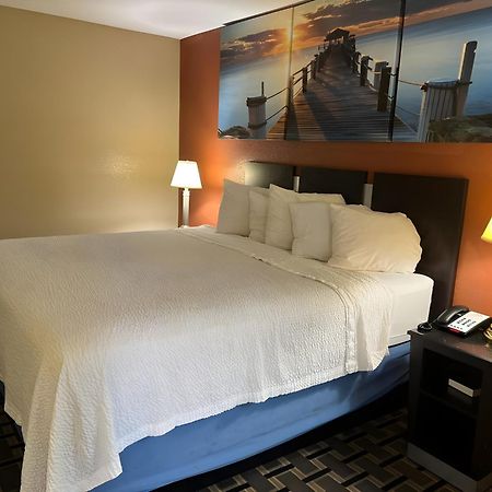 Days Inn & Suites By Wyndham Pine Bluff Exterior photo
